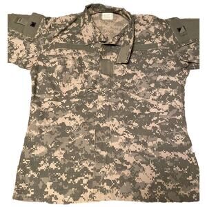 Army Sz S Light Camouflage Jacket 4 pockets hook and loop zip up heavy weight